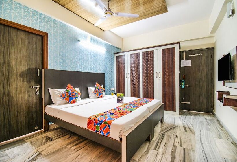 Fotos del hotel Capital O 10598 Sunrise Castle:  7