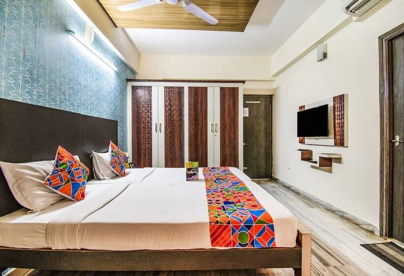 Fotos del hotel Capital O 10598 Sunrise Castle:  11