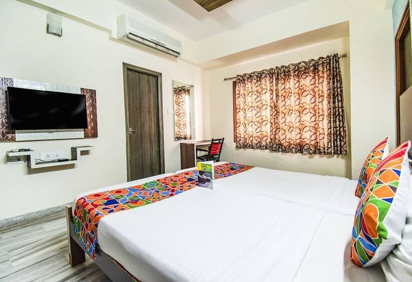 Fotos del hotel Capital O 10598 Sunrise Castle:  12