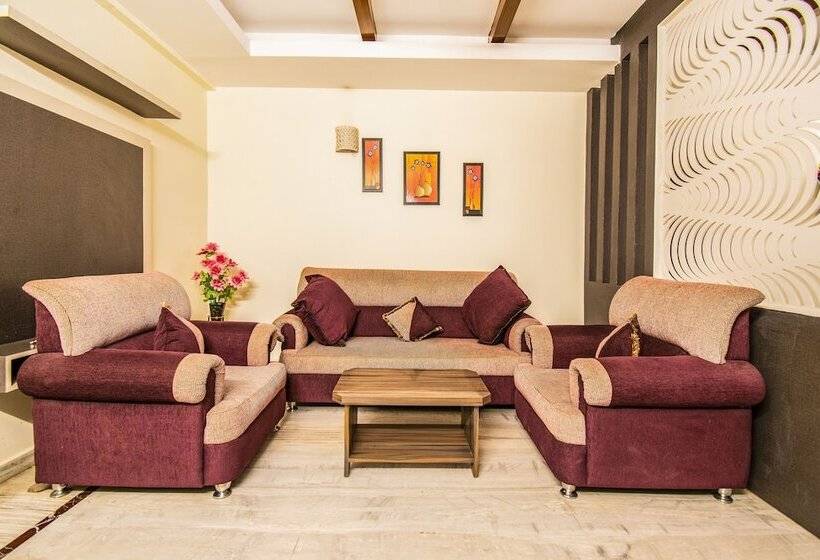 Fotos del hotel Capital O 10598 Sunrise Castle:  20