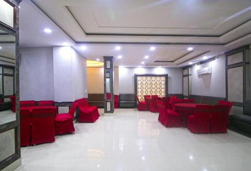 Fotos del hotel Capital O 8305 Blessings Inn  And Banquet:  10