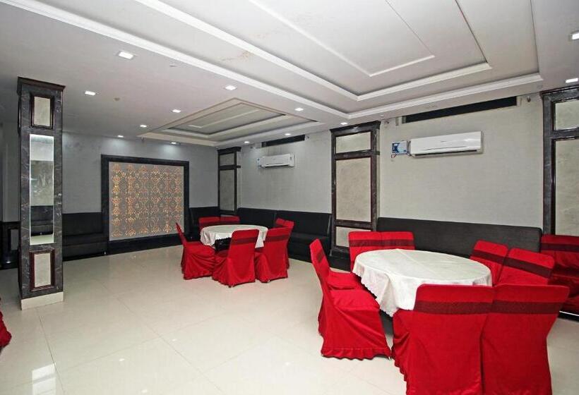 Fotos del hotel Capital O 8305 Blessings Inn  And Banquet:  4