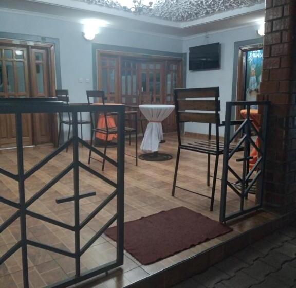 Fotos del hotel Sunset Junction Lodges & Tours:  4