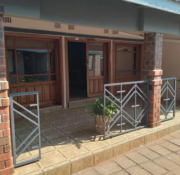 Fotos del hotel Sunset Junction Lodges & Tours:  12