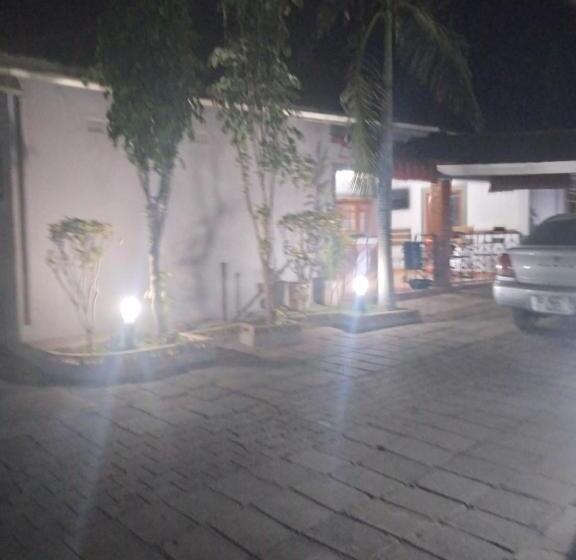 Fotos del hotel Sunset Junction Lodges & Tours:  20