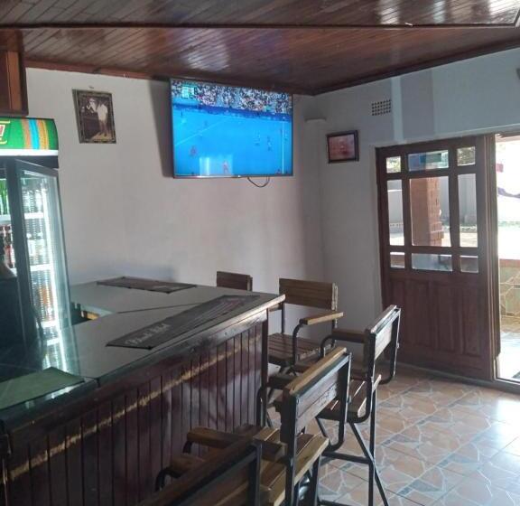 Fotos del hotel Sunset Junction Lodges & Tours:  5