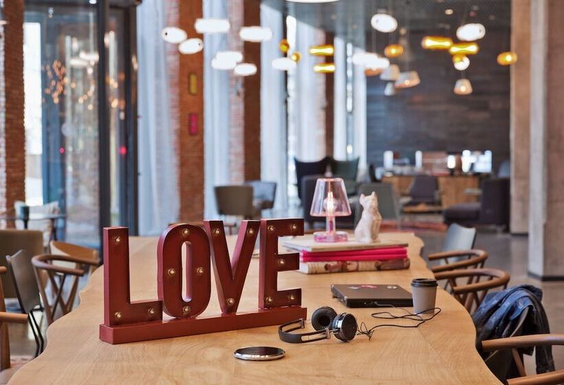 Fotos del hotel Moxy Tbilisi By Marriott:  25