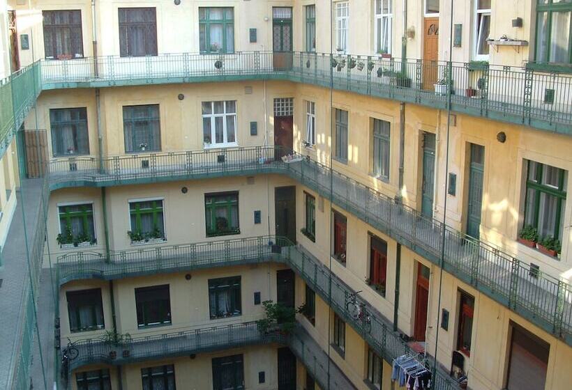 Fotos del hotel Amiga Hostel:  18