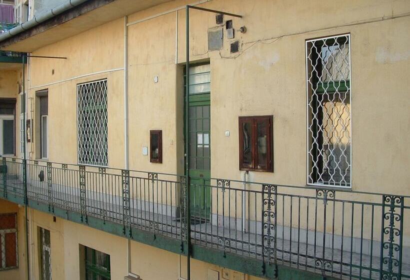 Fotos del hotel Amiga Hostel:  6