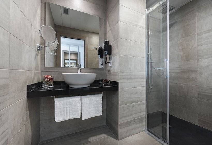 Fotos del hotel Suite Home Sardinero:  8