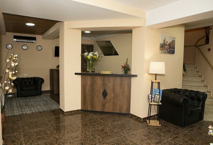 Fotos del hotel Holiday Villa:  2