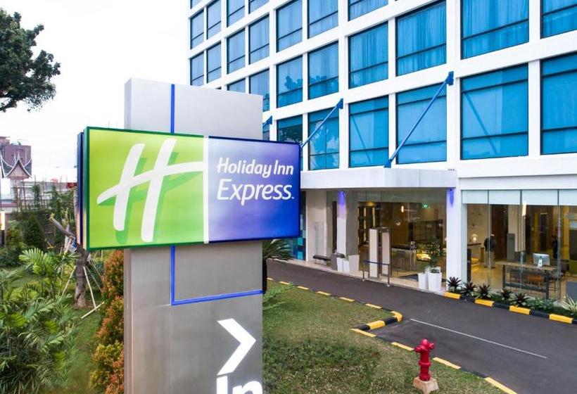 Fotos del hotel Holiday Inn Express Jakarta Matraman, An Ihg:  11