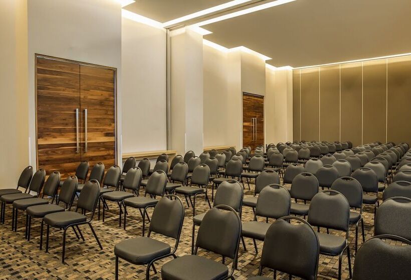 Fotos del hotel Fiesta Inn Aguascalientes Patio:  9