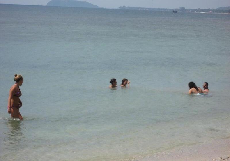 Black & White Bungalows
