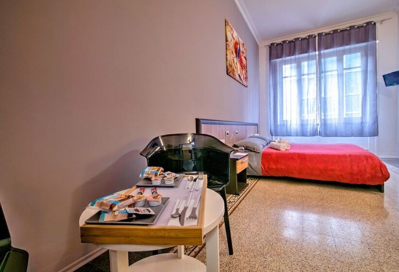 Fotos del hotel Maqueda Central Suites:  4