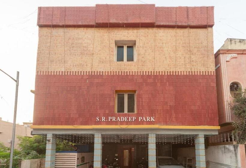 Fotos del hotel Oyo 2490 Sr Pradeep Park:  15