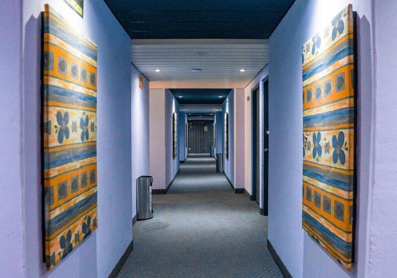 Fotos del hotel Embassy:  8