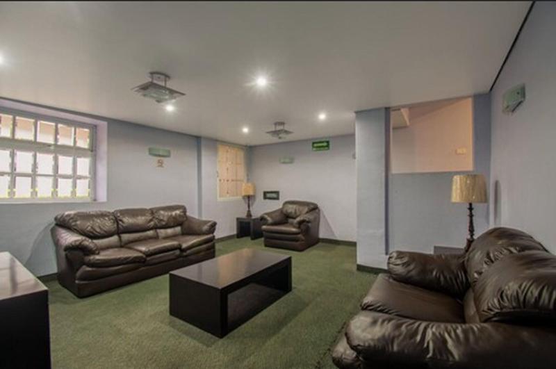 Fotos del hotel Embassy:  16