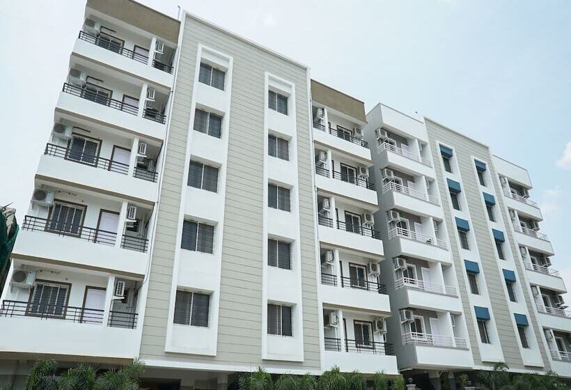 Oyo 12383 Hotel Twin Towers 1