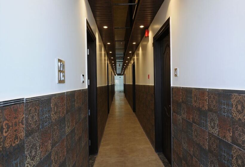 Fotos del hotel Capital O 12148 Flyover Inn:  2