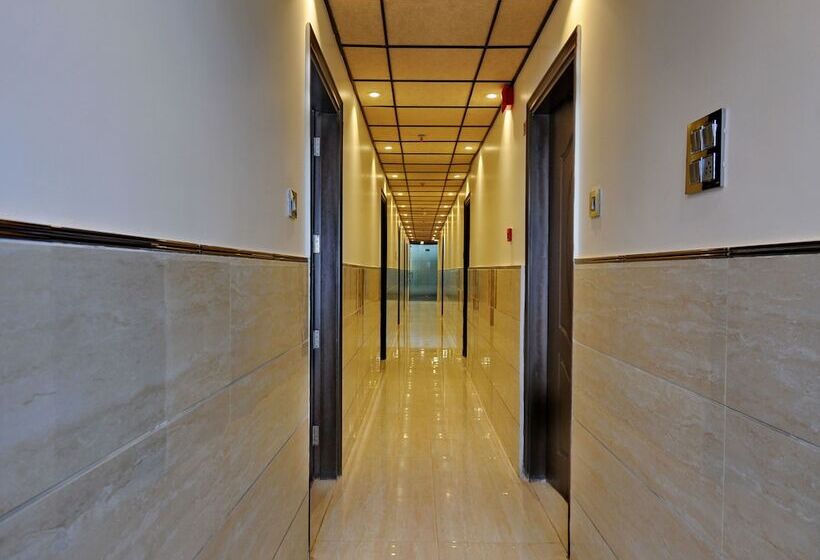 Fotos del hotel Capital O 12148 Flyover Inn:  3