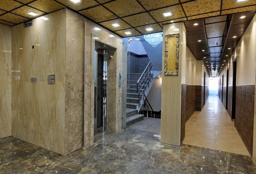 Fotos del hotel Capital O 12148 Flyover Inn:  4