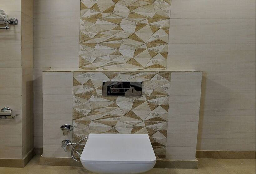 Fotos del hotel Capital O 12148 Flyover Inn:  7