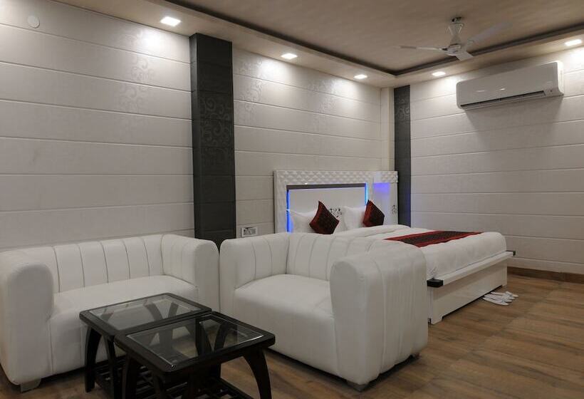 Fotos del hotel Capital O 12148 Flyover Inn:  8