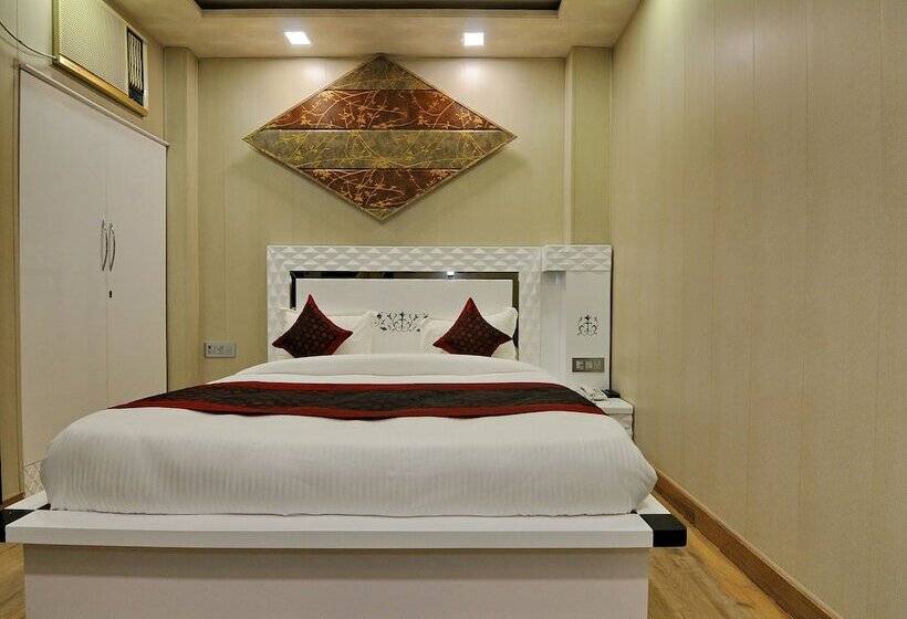 Fotos del hotel Capital O 12148 Flyover Inn:  10