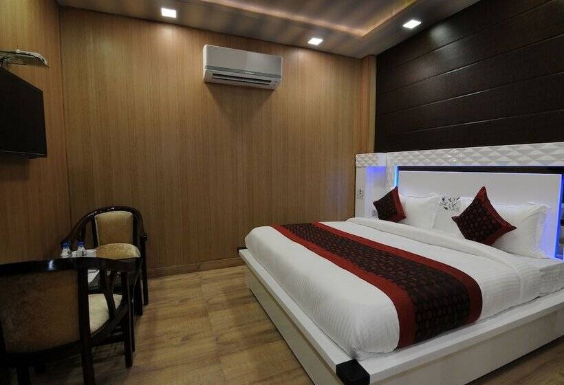 Fotos del hotel Capital O 12148 Flyover Inn:  12