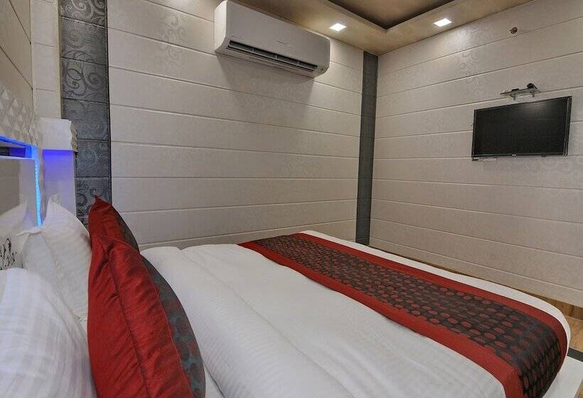 Fotos del hotel Capital O 12148 Flyover Inn:  13