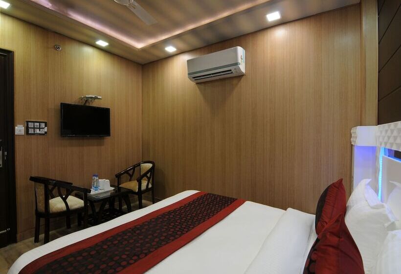 Fotos del hotel Capital O 12148 Flyover Inn:  14