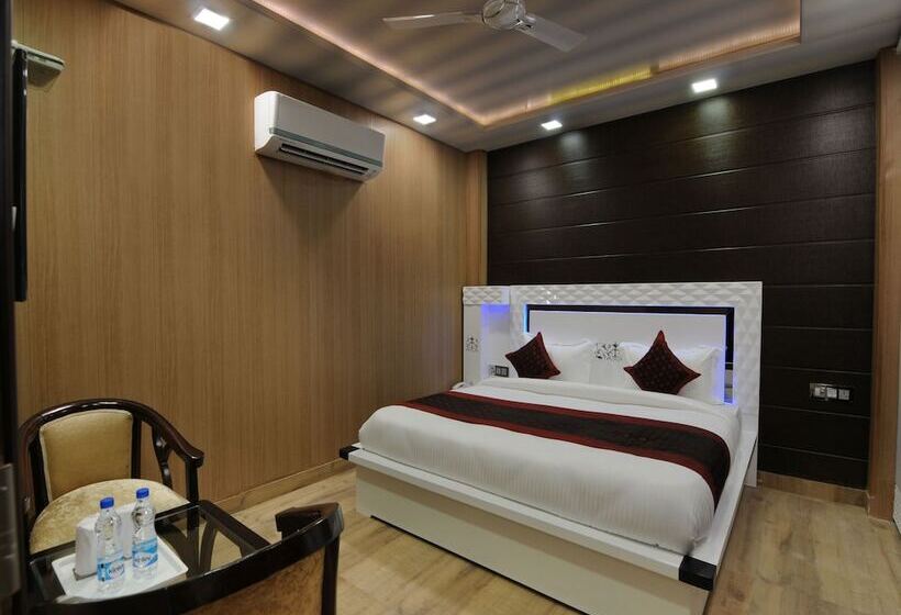 Fotos del hotel Capital O 12148 Flyover Inn:  15