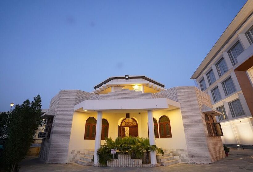 Fotos del hotel Stardom Resort Jaipur:  2