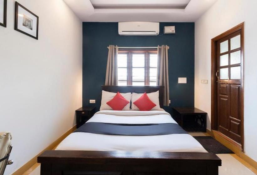 Fotos del hotel Capital O 70156 Victorian Comforts:  3