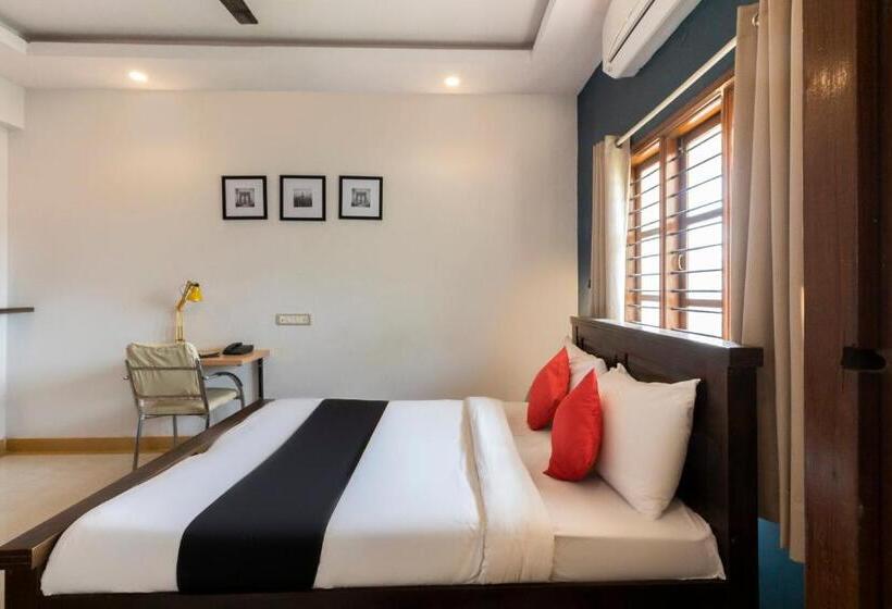 Fotos del hotel Capital O 70156 Victorian Comforts:  8