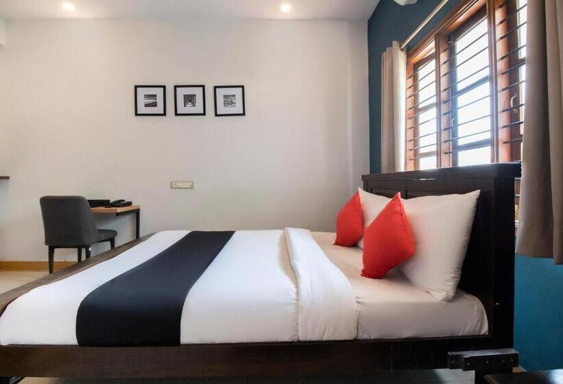 Fotos del hotel Capital O 70156 Victorian Comforts:  9