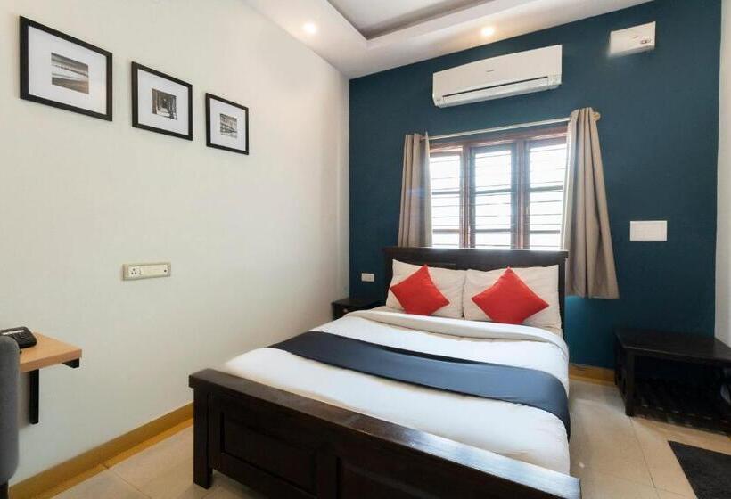 Fotos del hotel Capital O 70156 Victorian Comforts:  11