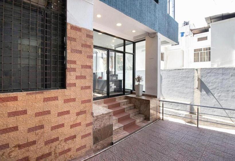 Fotos del hotel Capital O 70156 Victorian Comforts:  18