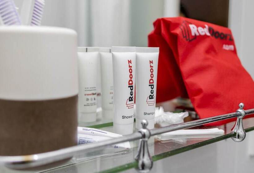 Fotos del hotel Reddoorz Near Gia Dinh Church:  18