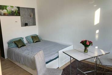 Magnifique Studio Au 2ème étage, à Proximité De La Gare Du Midi! - Anderlecht