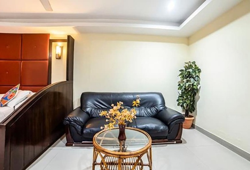 Fotos del hotel Fab Royal Residency Ii:  6