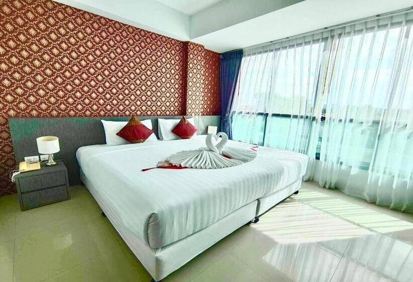 The Thames Pool Access Resort & Villa