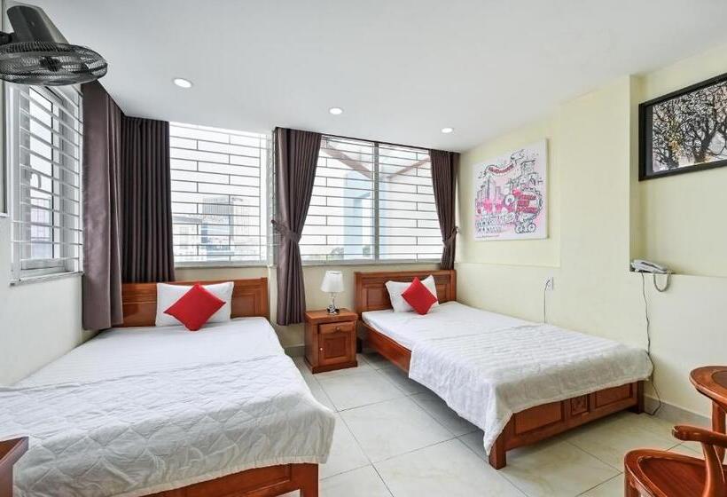 Fotos del hotel Reddoorz Plus Near Hoang Van Thu Park:  12