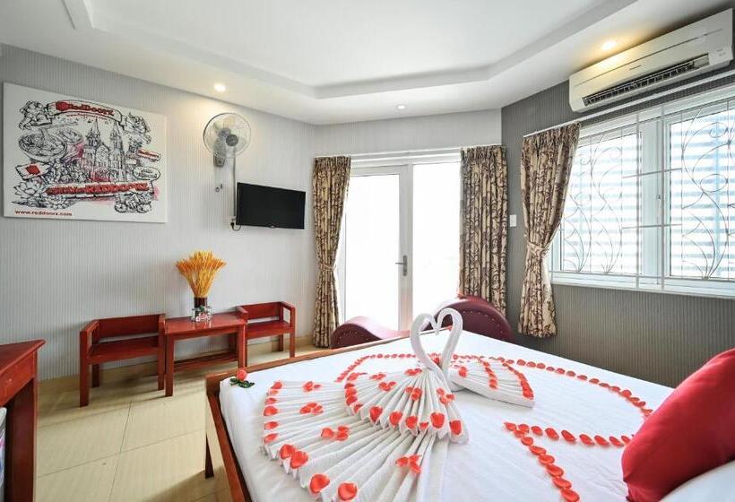 Fotos del hotel Reddoorz Plus Near Hoang Van Thu Park:  8