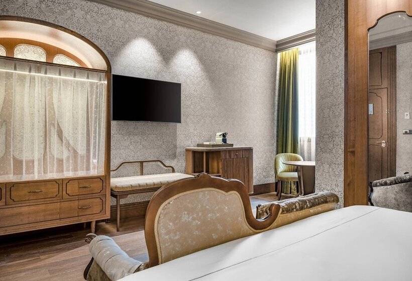 Palacio Santa Clara, Autograph Collection