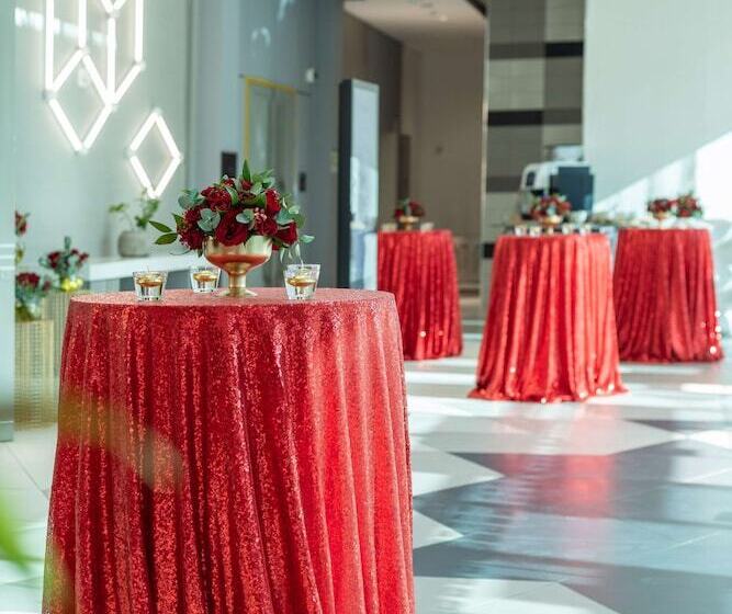 Fotos del hotel Radisson Red Dubai Silicon Oasis:  2