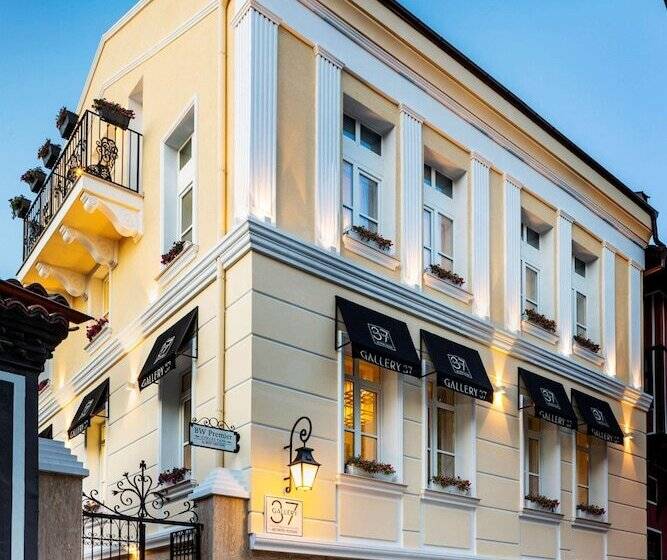 Gallery 37, Bw Premier Collection