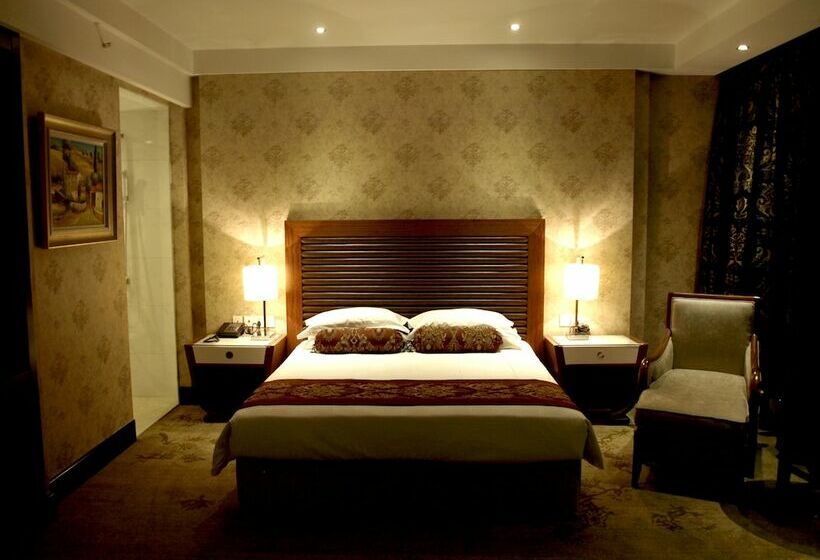 Fotos del hotel Zhenbao Holiday  Nanjing Yuhua:  2