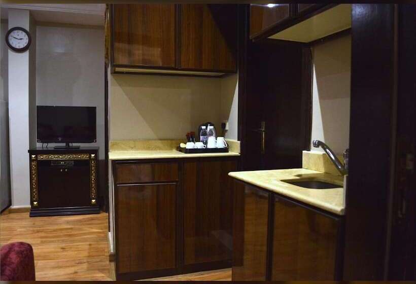 Fotos del hotel Tobal Al Hamra Hotel Apartments:  2